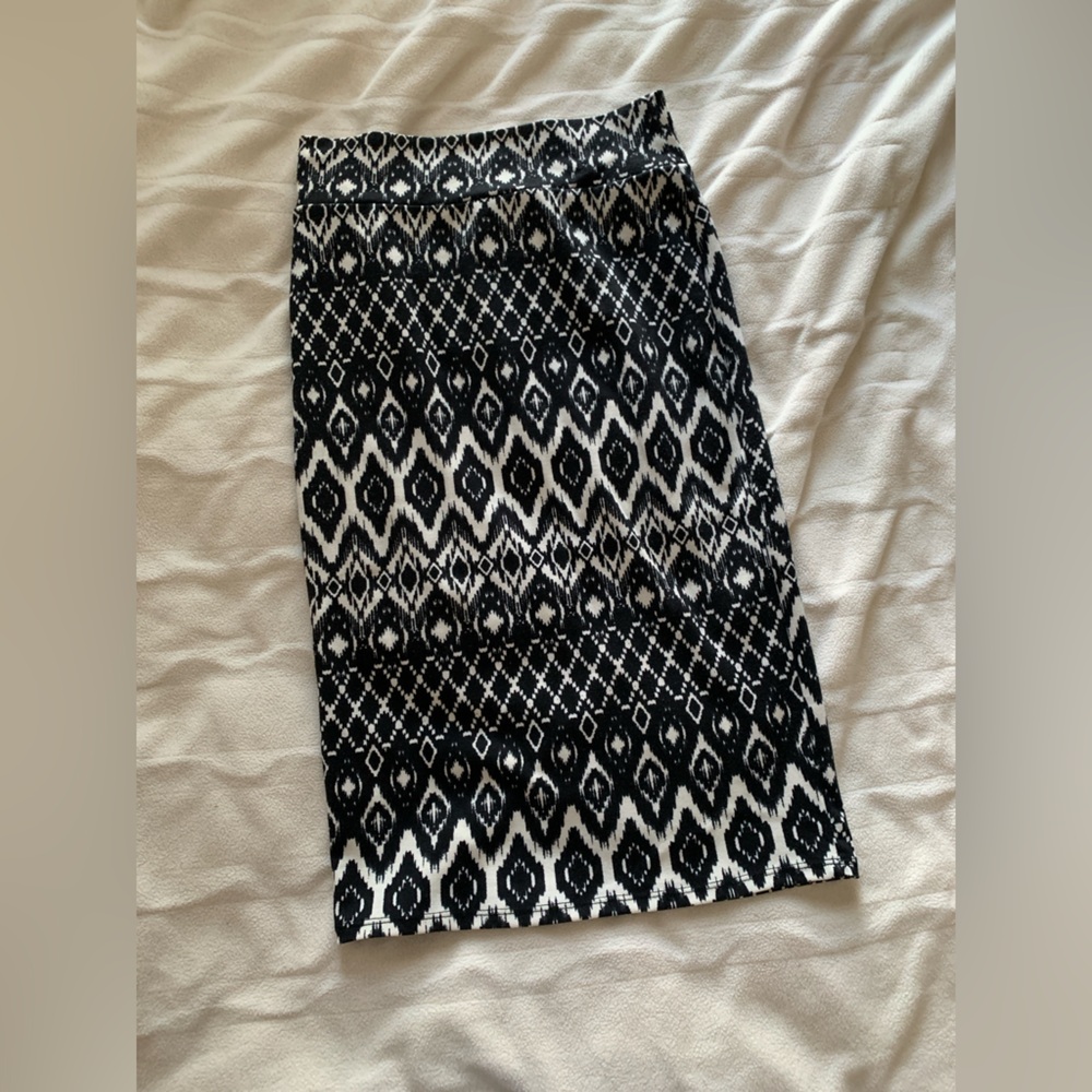 Charlotte Russe Monochrome black and white Patterned Knit bodycon midi skirt